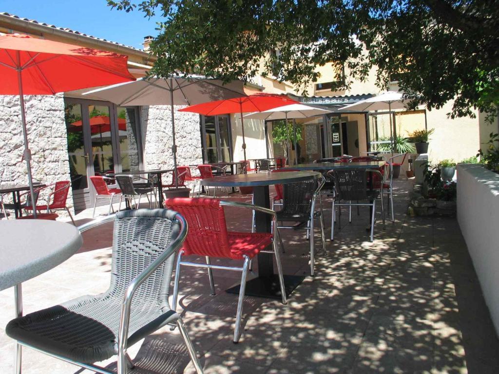 Hôtel Les Persèdes Lavilledieu  Exterior foto